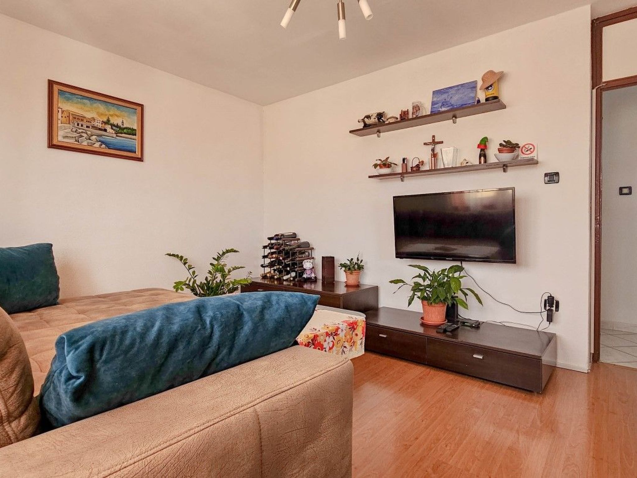 Wohnung im Zentrum mit einem Balkon-Drinnen