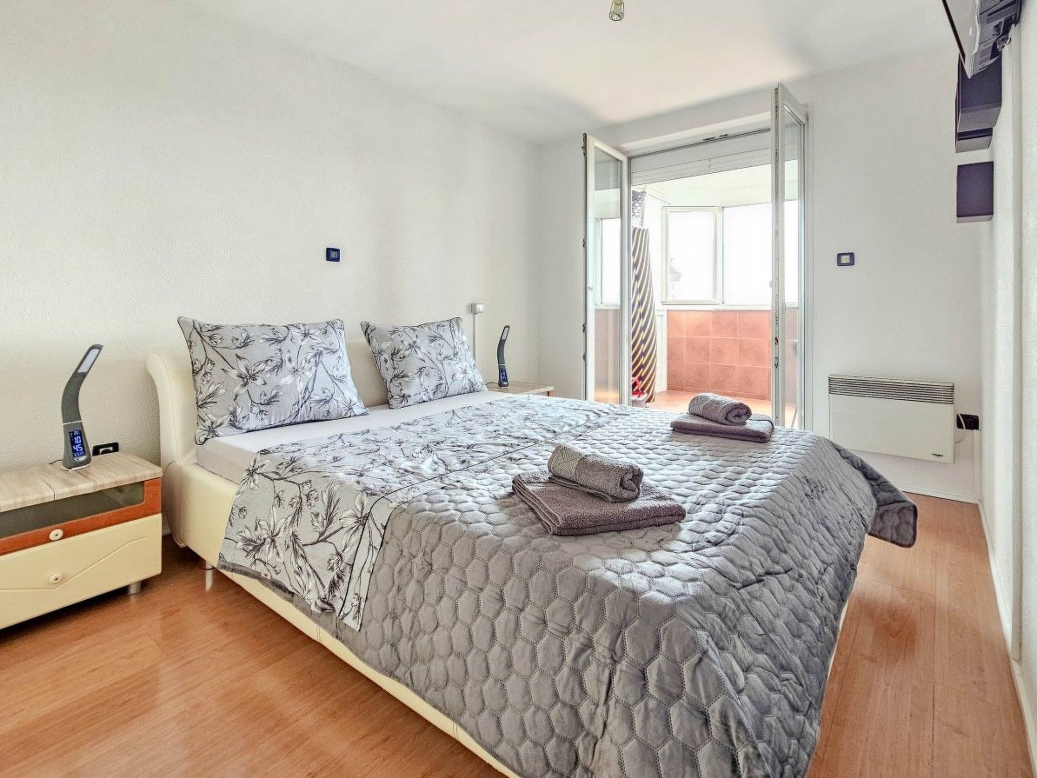 Wohnung im Zentrum mit einem Balkon-Drinnen