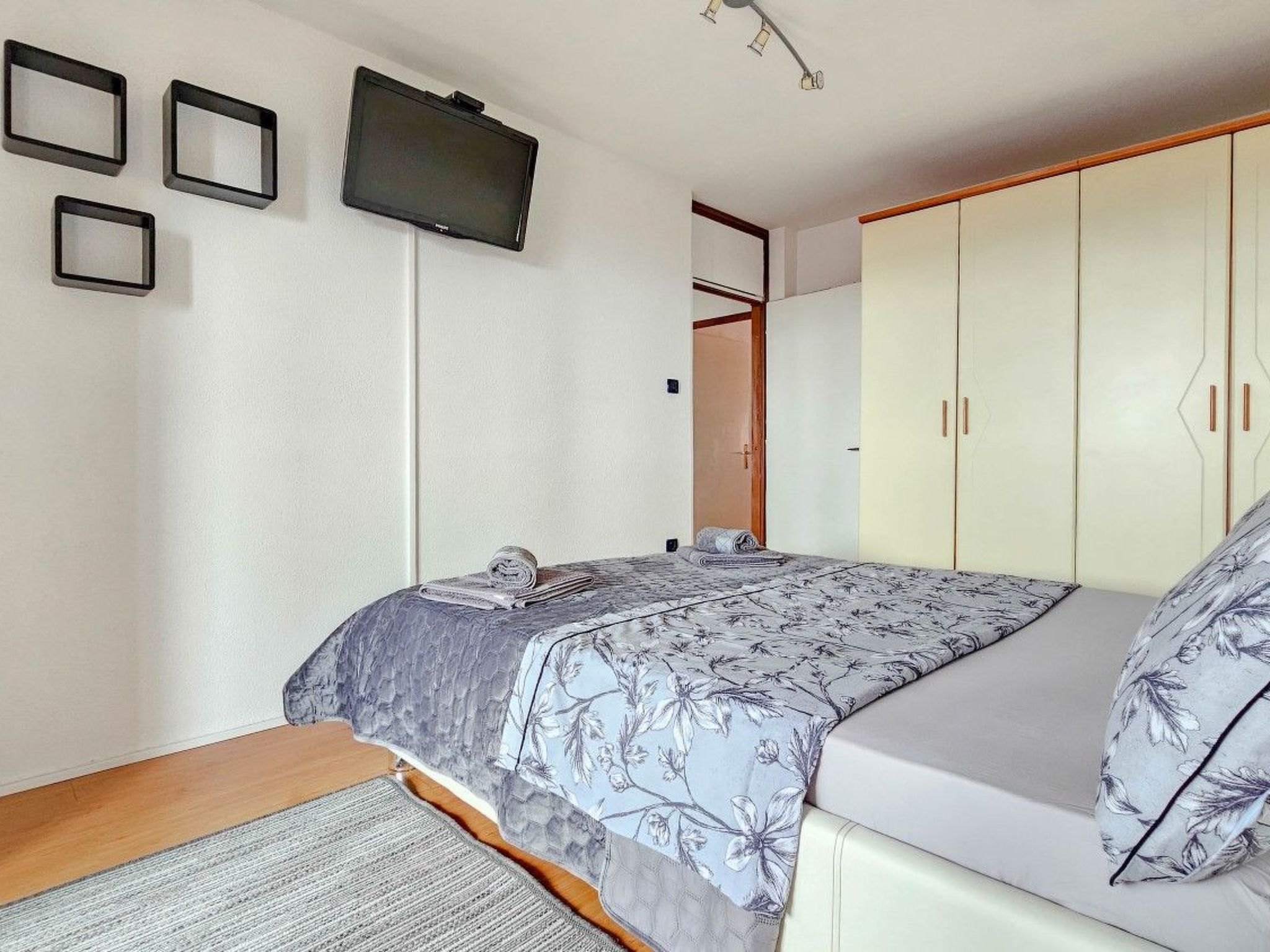 Wohnung im Zentrum mit einem Balkon-Drinnen