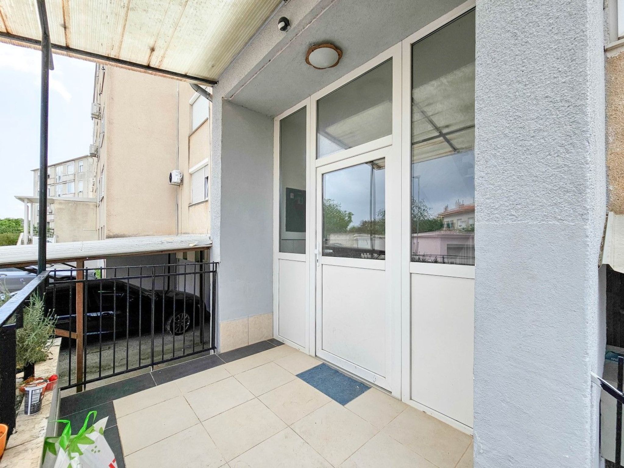 Wohnung im Zentrum mit einem Balkon-Draußen