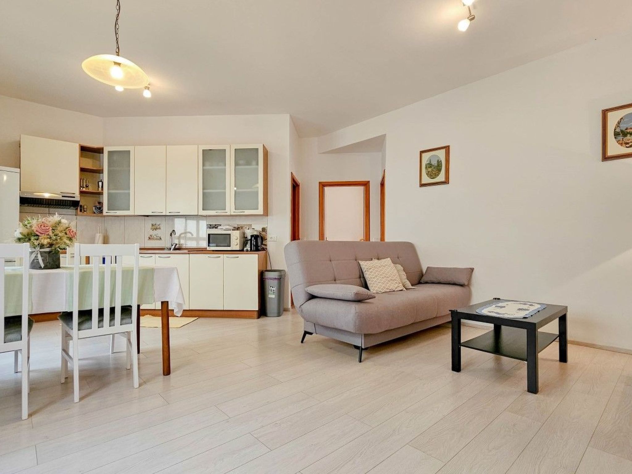 Mit Blick auf das Wasser