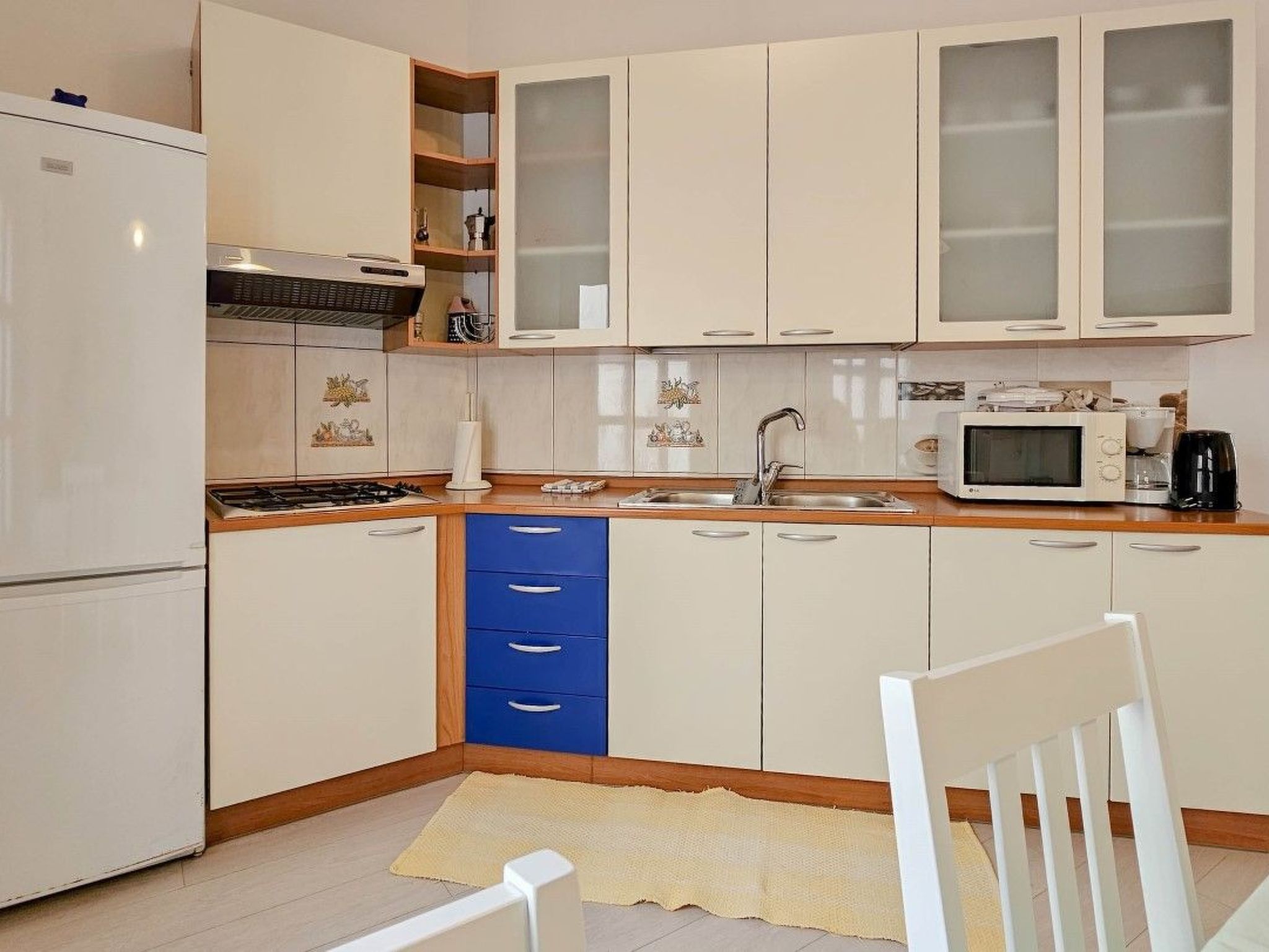 Mit Blick auf das Wasser-Inside