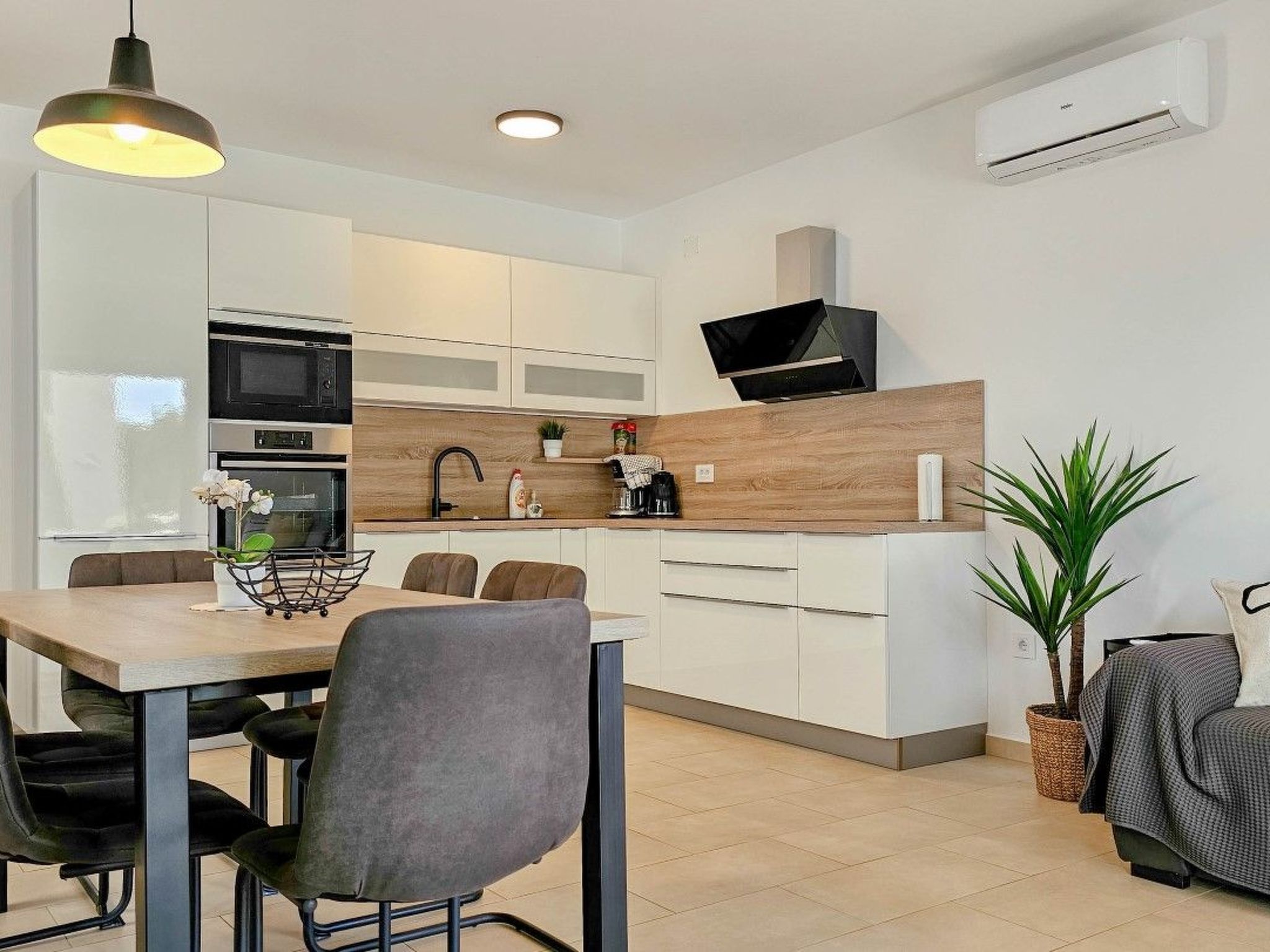 "Casa Petra" mit Terrasse-Dedans