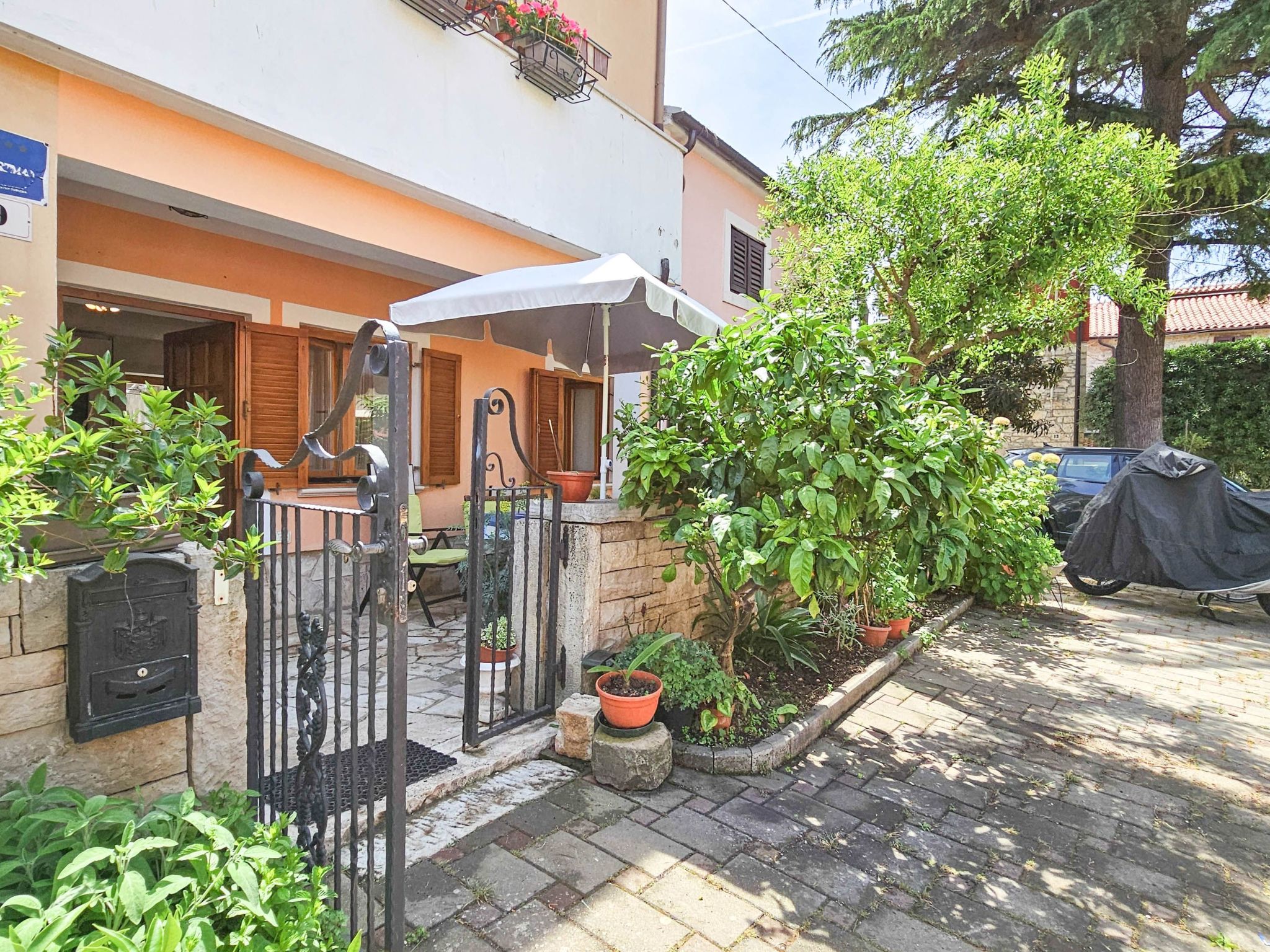 Photo of Wohnung "Valentino" direkt am Strand