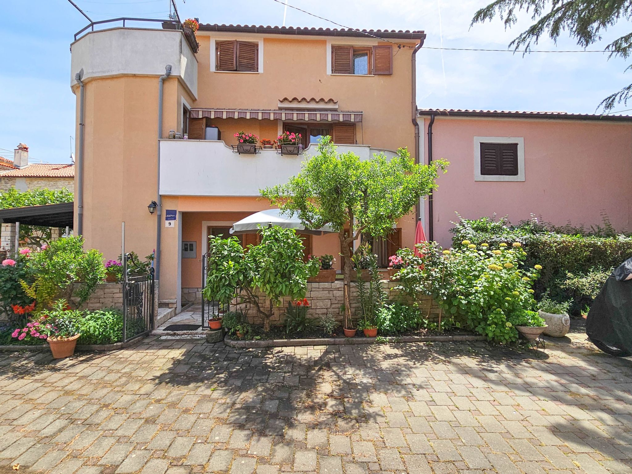 Photo of Wohnung "Valentino" direkt am Strand