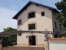 Vakantiehuis Joze met balkon nabij zee in Novigrad, Istrië - thumbnail 1