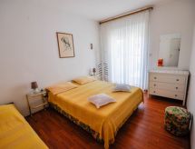 Knusse studio Mira A2 met balkon, op 300 meter van zee in Novigrad - thumbnail 2
