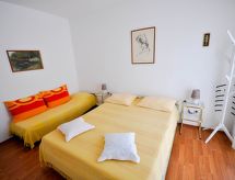Knusse studio Mira A2 met balkon, op 300 meter van zee in Novigrad - thumbnail 3