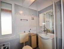 Knusse studio Mira A2 met balkon, op 300 meter van zee in Novigrad - thumbnail 5