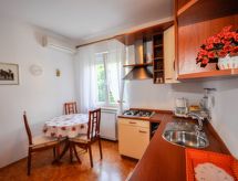 Knusse studio Mira A2 met balkon, op 300 meter van zee in Novigrad - thumbnail 6