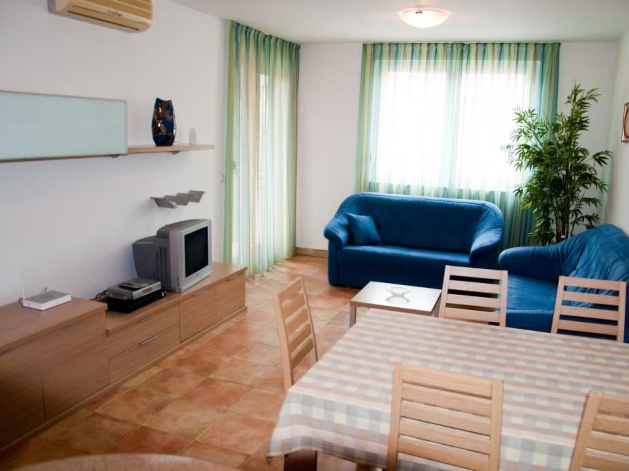 "Roza" mit Blick auf das Wasser-Image-tags.info