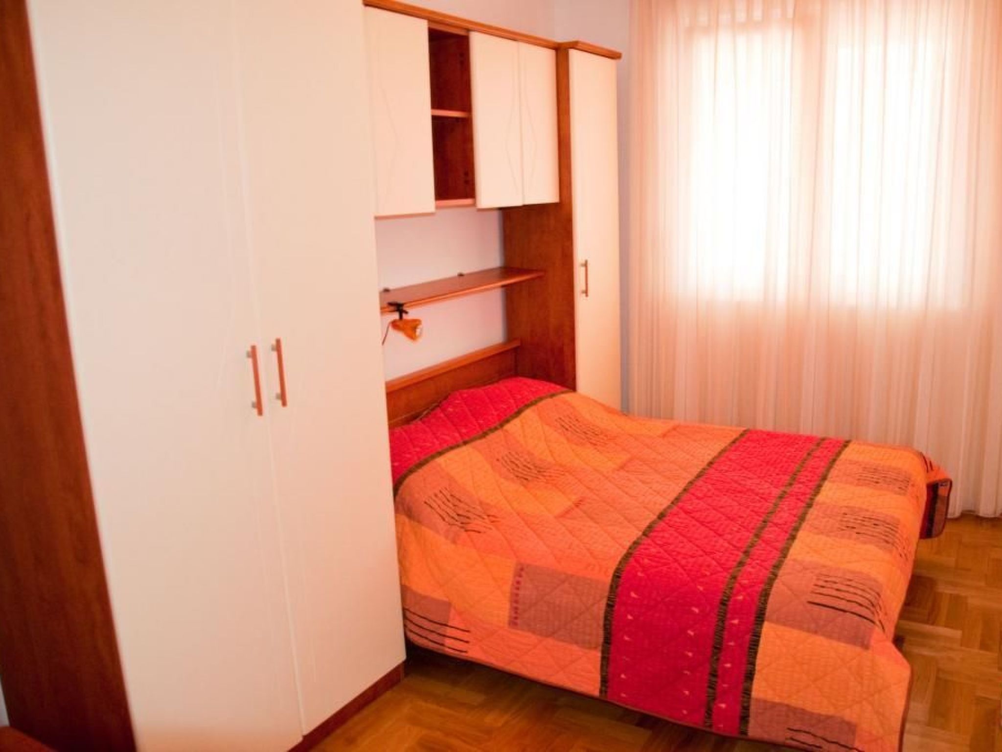 "Roza" mit Blick auf das Wasser-Image-tags.info