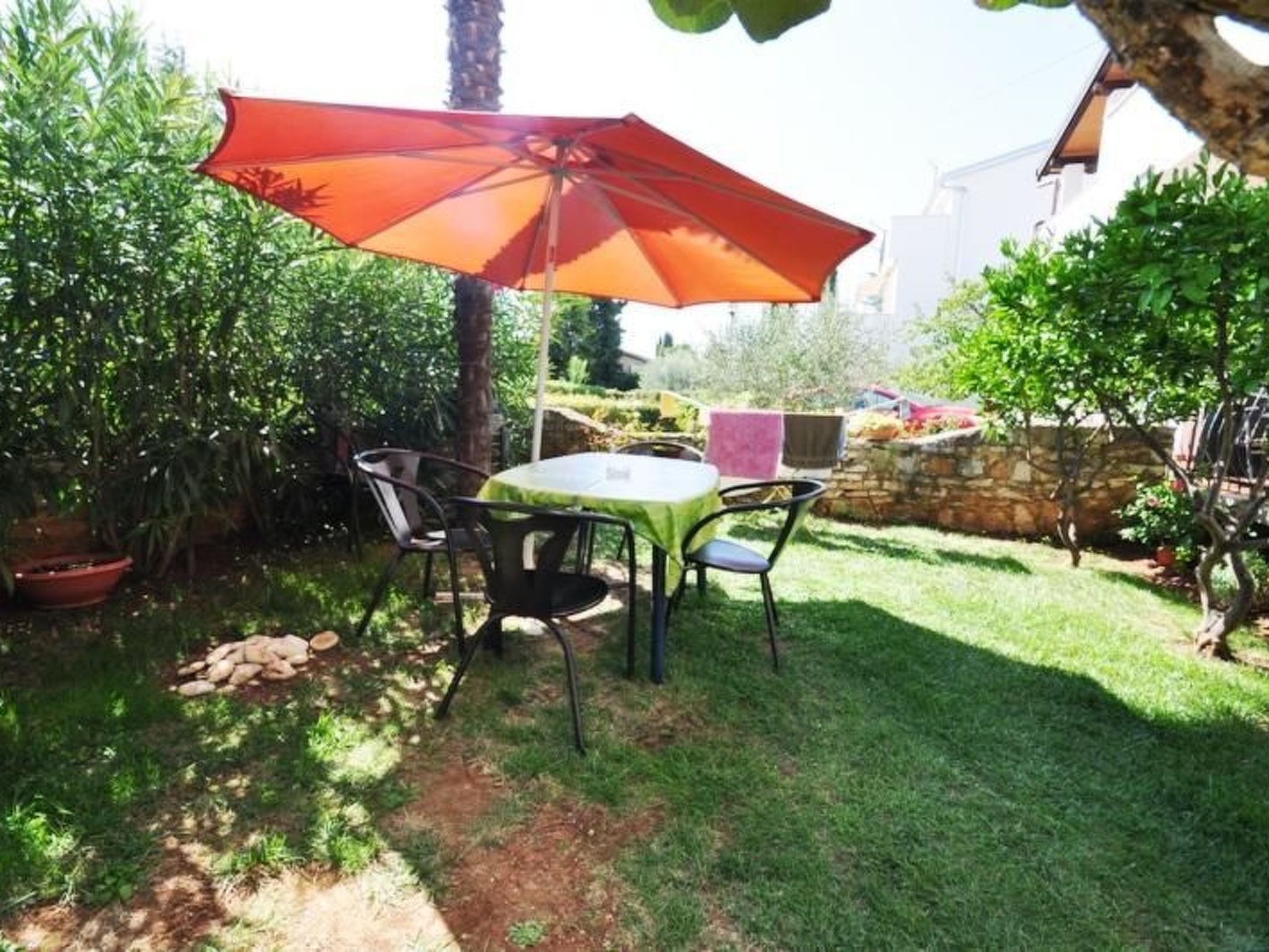 In Novigrad mit privatem Parkplatz