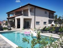 Moderne villa met privézwembad nabij zee in Novigrad, Istrië - thumbnail 1