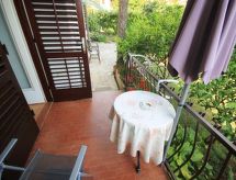 Knusse vakantiewoning Martina met terras, 300m van zee in Novigrad - thumbnail 2