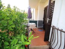 Knusse vakantiewoning Martina met terras, 300m van zee in Novigrad - thumbnail 3