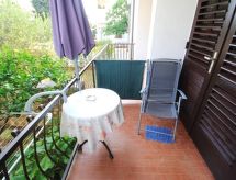 Knusse vakantiewoning Martina met terras, 300m van zee in Novigrad - thumbnail 4
