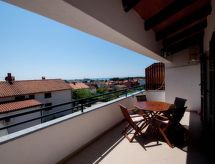 Romantisch appartement aan zee in Novigrad met balkon en zeezicht - thumbnail 1