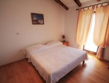 Compacte studio met balkon op 700 meter van zee in Novigrad - thumbnail 5