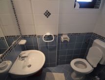 Compacte studio met balkon op 700 meter van zee in Novigrad - thumbnail 6