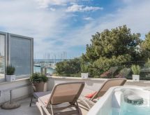 Panoramisch appartement aan zee met jacuzzi in Novigrad voor 6 personen - thumbnail 1
