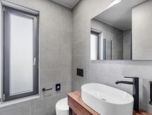 Modern vakantiehuis met privézwembad op 200 meter van zee in Novigrad - thumbnail 4