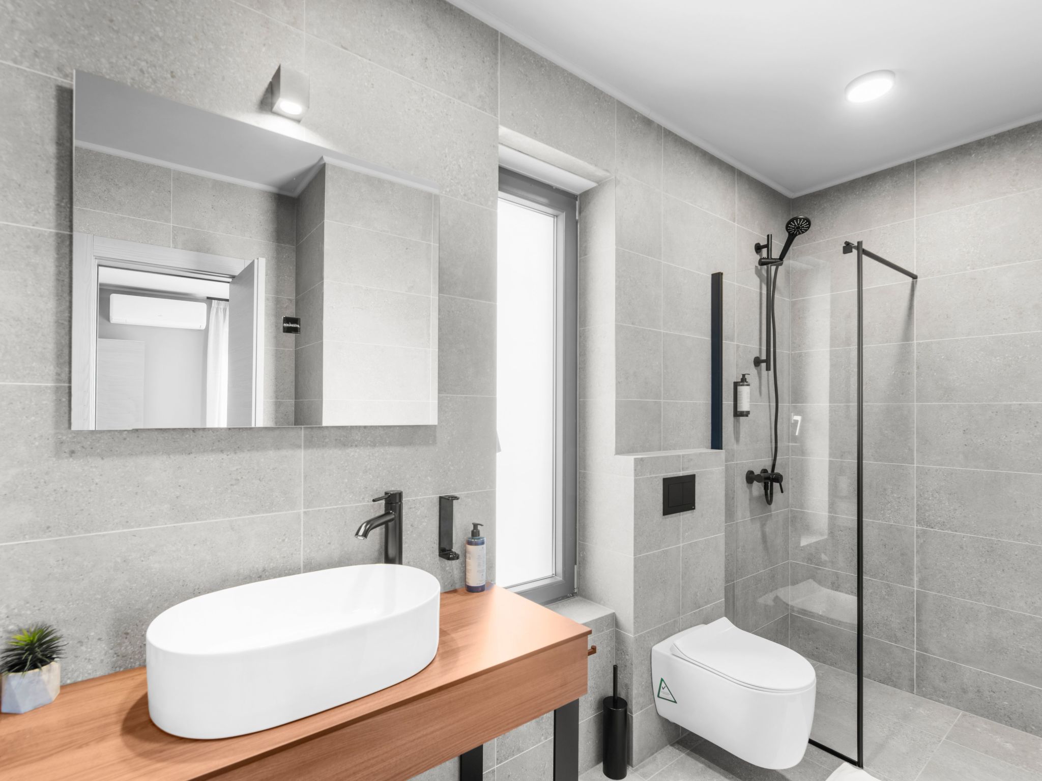 Villa Querchus Penthouse 8 partment mit Jacuzzi-Drinnen