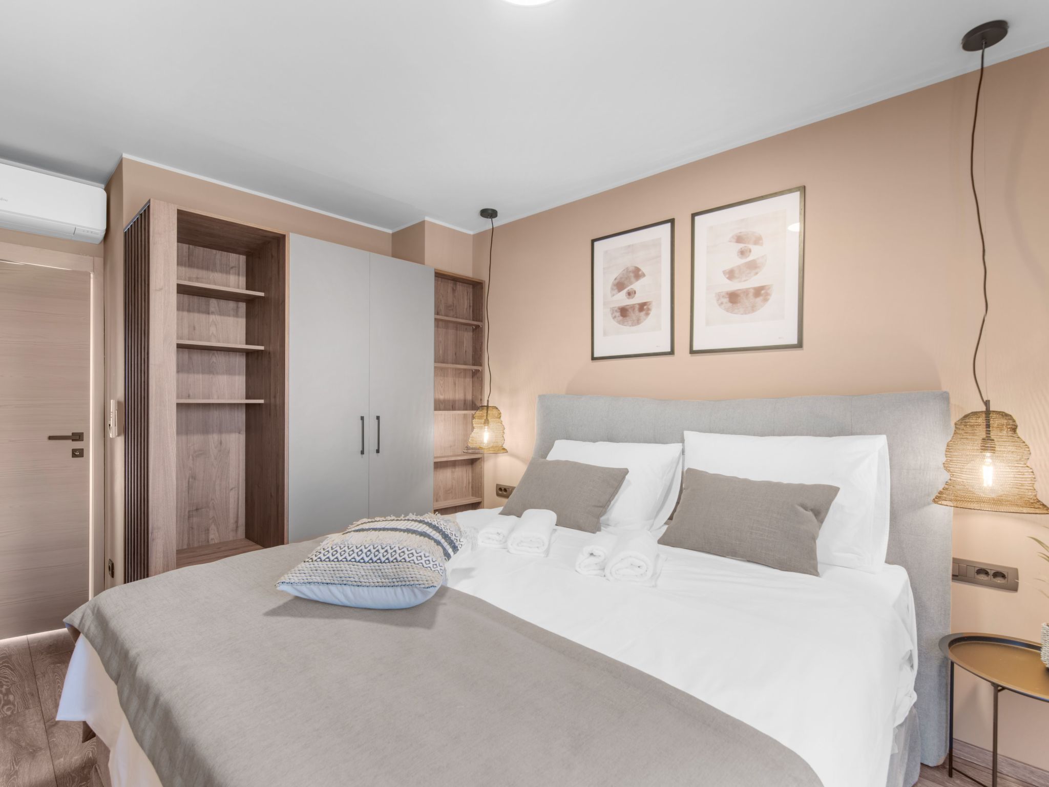 Villa Querchus Penthouse 8 partment mit Jacuzzi-Drinnen