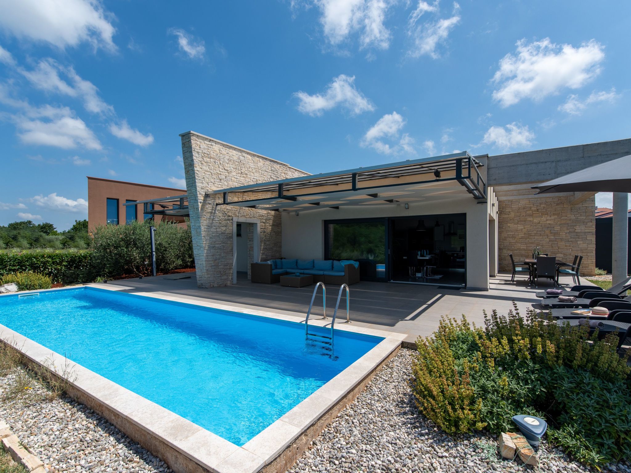 Wunderschönes Ferienhaus in Bužinija mit Pool-Binnen