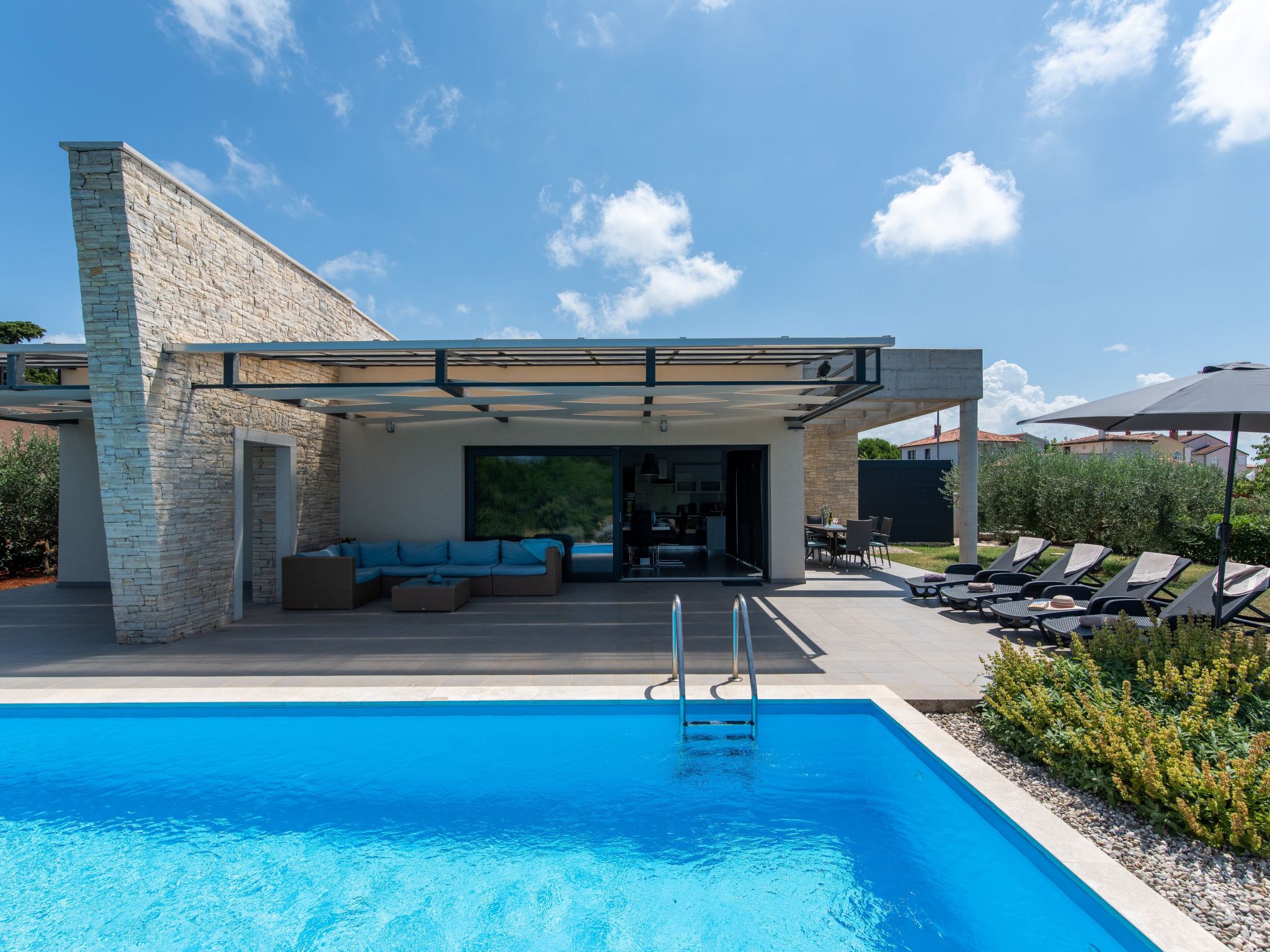 Wunderschönes Ferienhaus in Bužinija mit Pool-Binnen