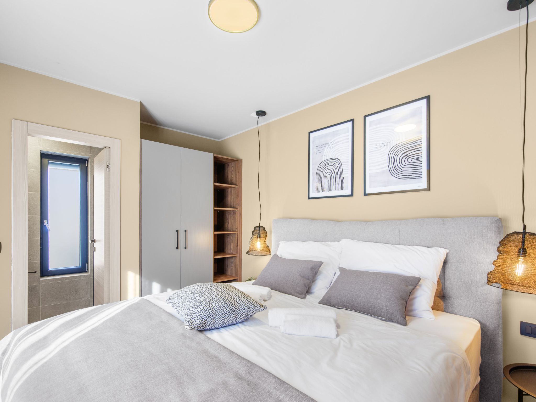 Mit eigenem Garten und Terrasse-Drinnen