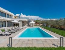 Villa Bianca: Ruim vakantiehuis voor 8 personen vlakbij de zee in Novigrad - thumbnail 2