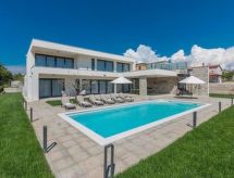 Villa Bianca: Ruim vakantiehuis voor 8 personen vlakbij de zee in Novigrad - thumbnail 3
