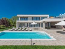 Villa Bianca: Ruim vakantiehuis voor 8 personen vlakbij de zee in Novigrad - thumbnail 4