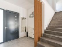 Villa Bianca: Ruim vakantiehuis voor 8 personen vlakbij de zee in Novigrad - thumbnail 5