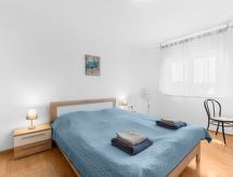 Morena 1: Vrijstaand vakantiehuis aan het strand in Novigrad, Istrië - thumbnail 2