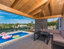 Villa Antoniana: Ruim familieverblijf met tuin op 2,5 km van zee in Novigrad - thumbnail 2