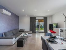 Villa Antoniana: Ruim familieverblijf met tuin op 2,5 km van zee in Novigrad - thumbnail 3