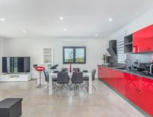Villa Antoniana: Ruim familieverblijf met tuin op 2,5 km van zee in Novigrad - thumbnail 6