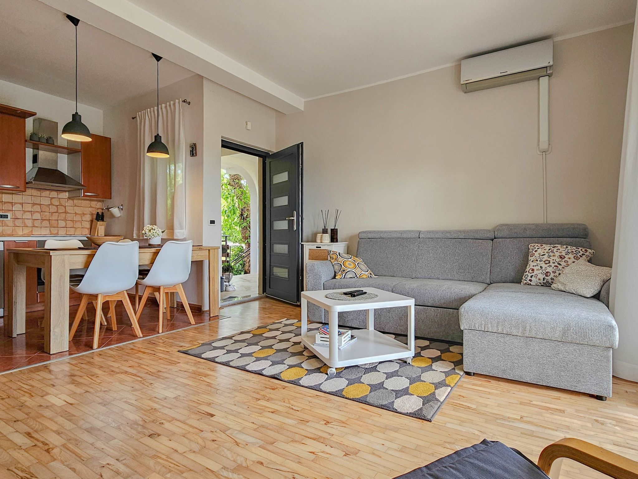 Für 4 Personen ca. 40 m&sup2; in Novigrad, Adriaküste Kroatien (Westküste von I-Binnen