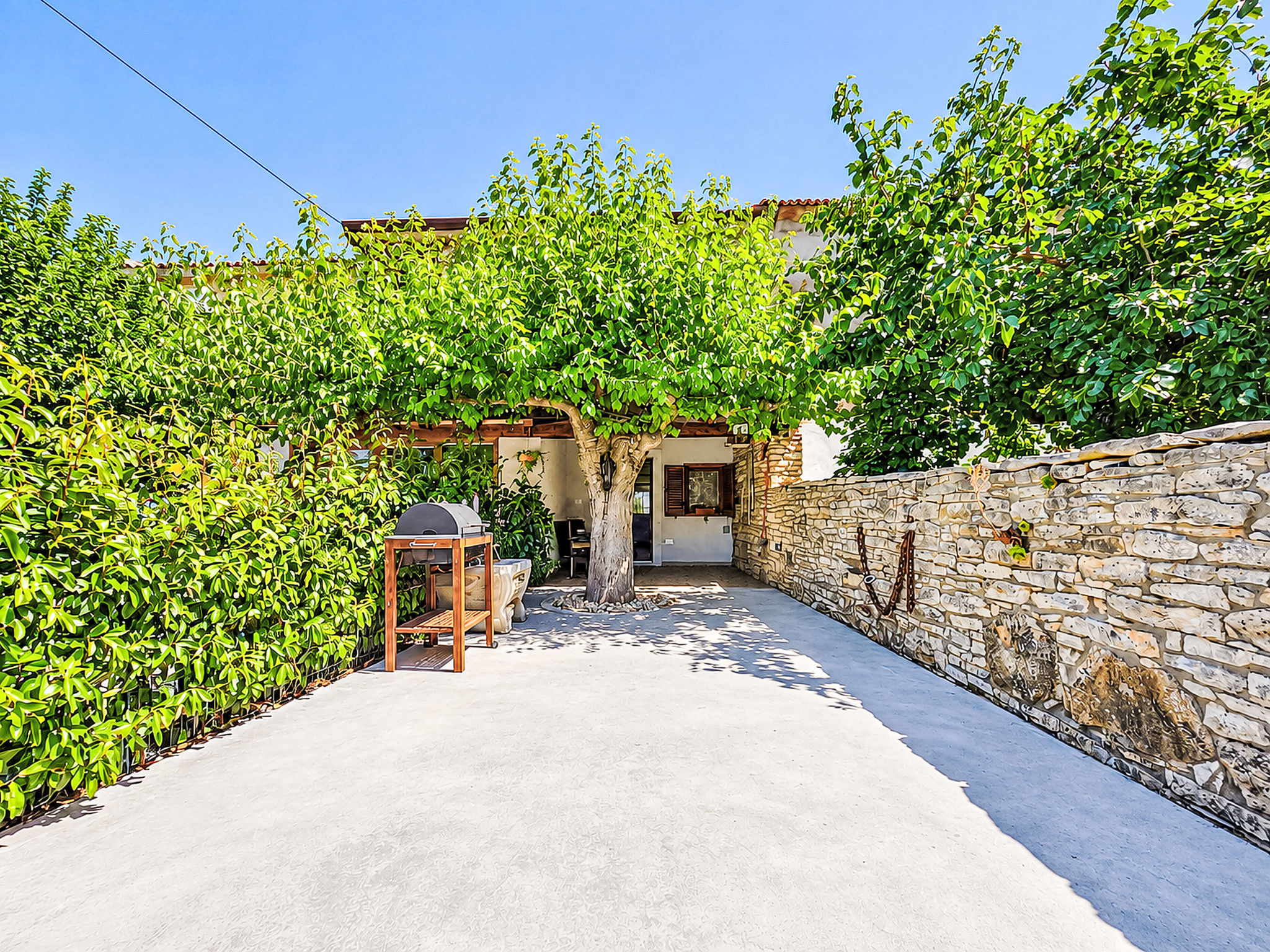 Für 3 Personen ca. 40 m&sup2; in Novigrad, Adriaküste Kroatien (Westküste von I - Buiten