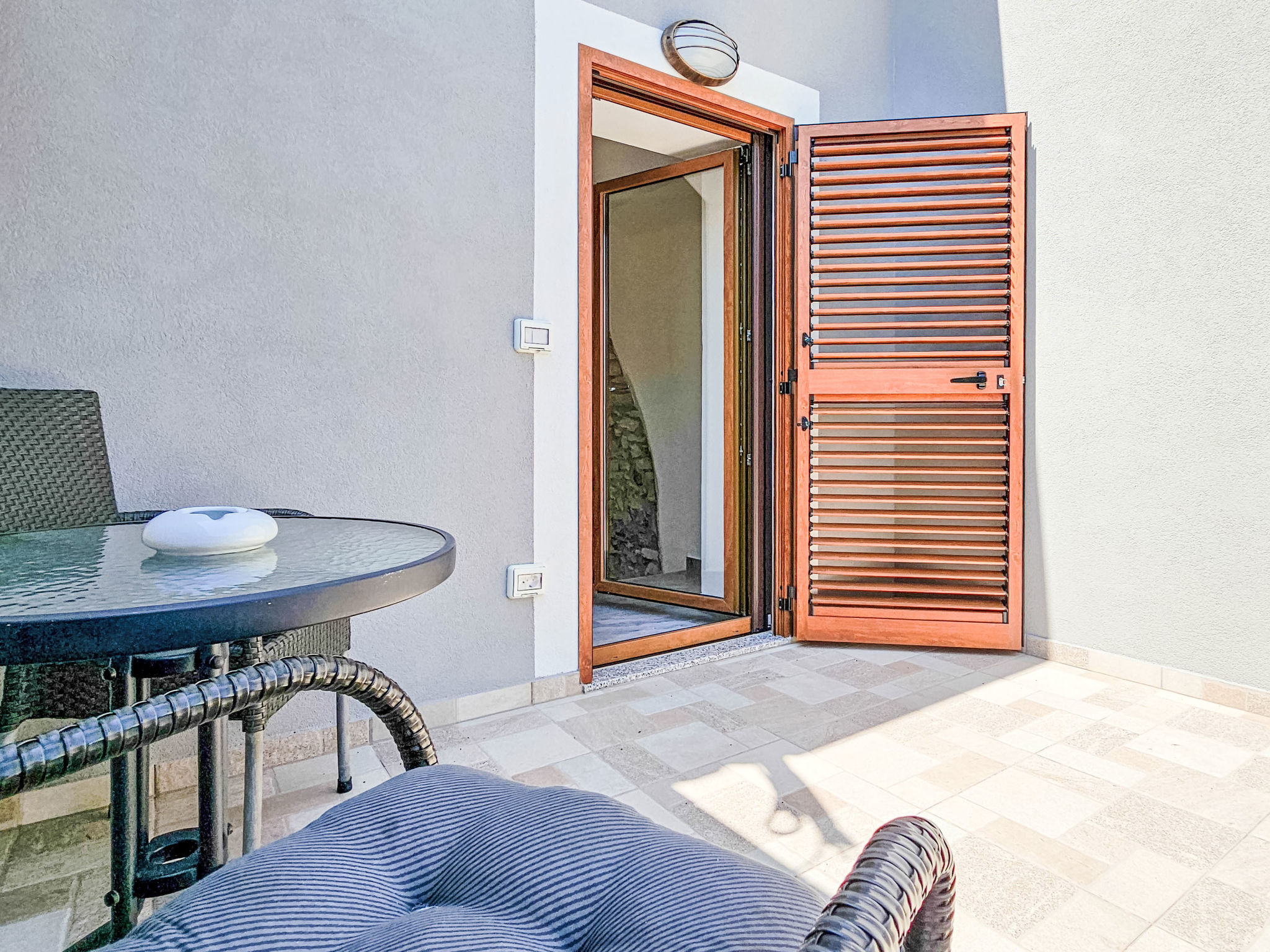 Für 3 Personen ca. 40 m&sup2; in Novigrad, Adriaküste Kroatien (Westküste von I - Buiten