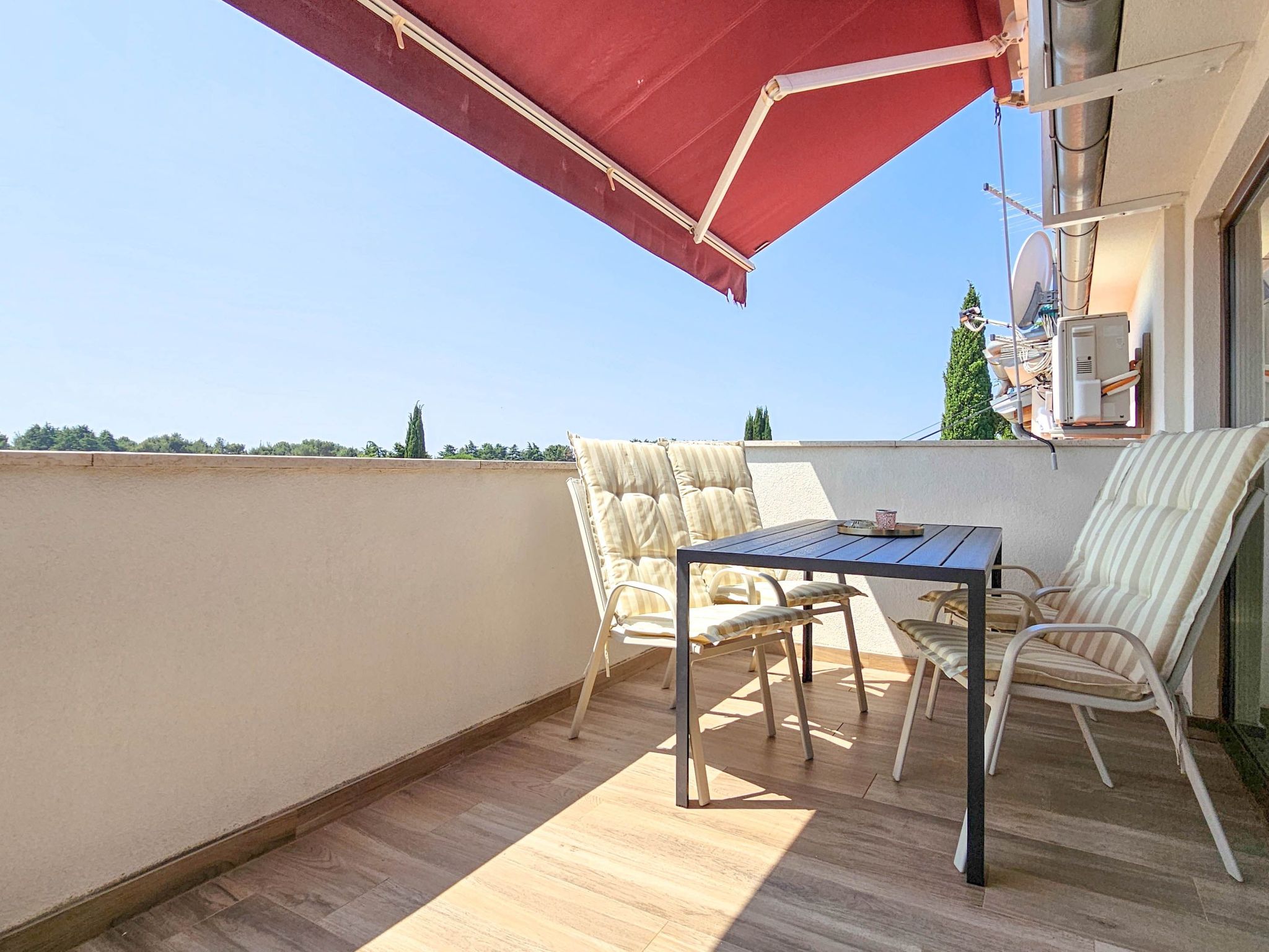 "Lara A4" mit Balkon-Buiten