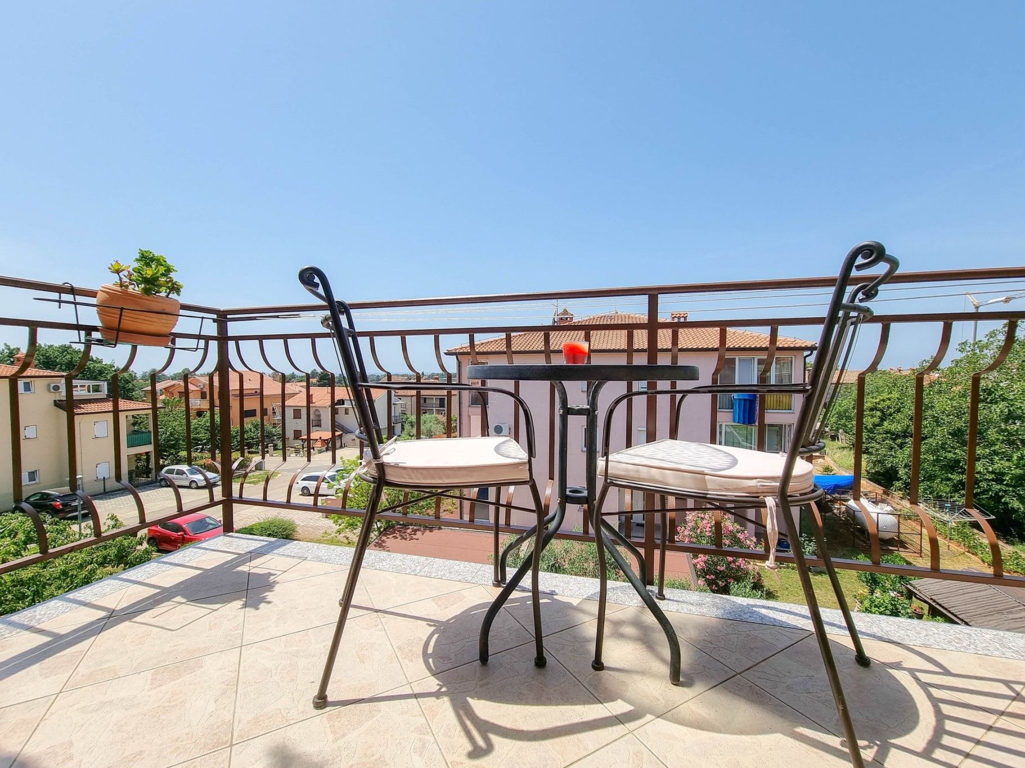 "Nina" mit Blick auf das Wasser