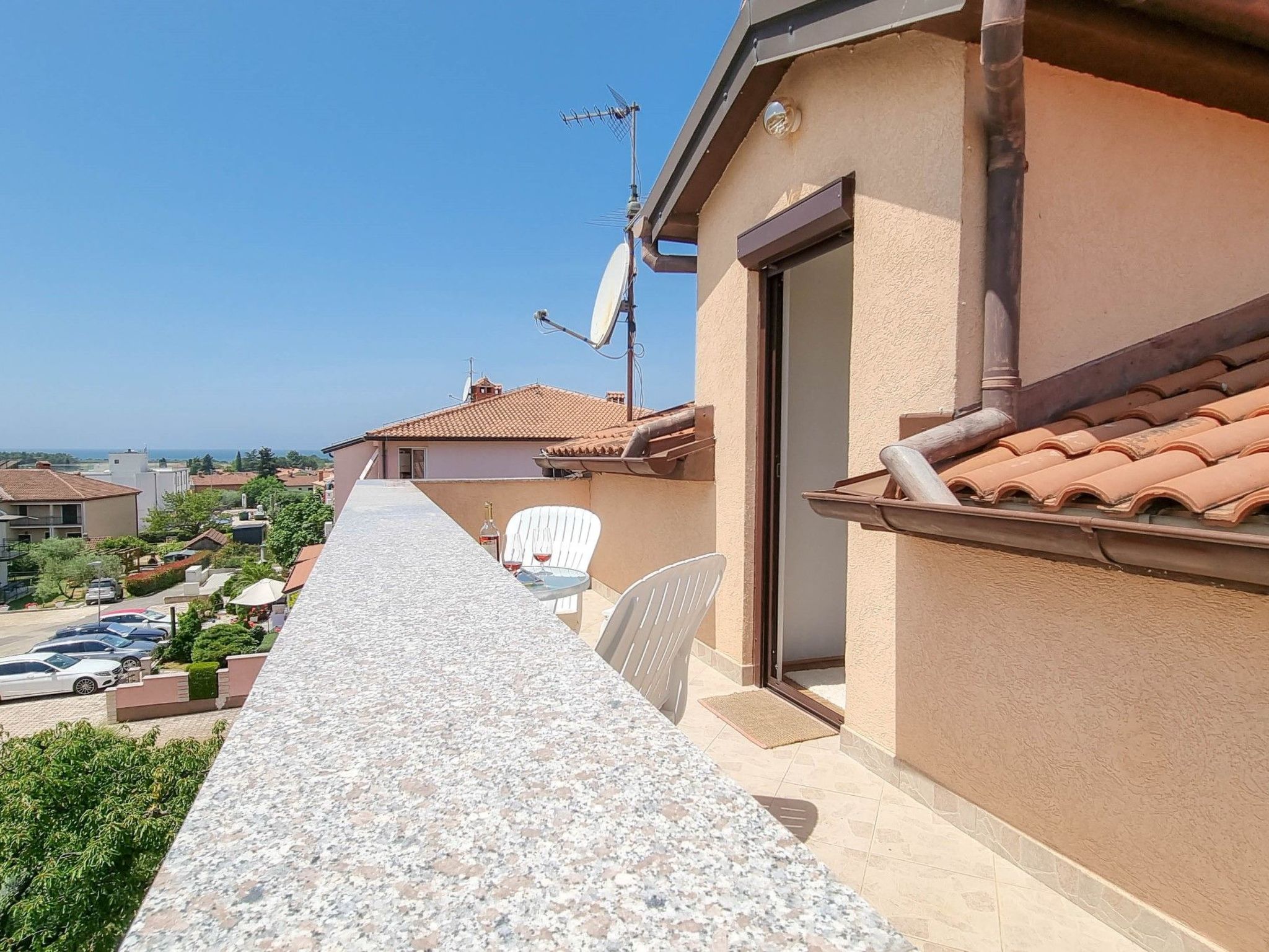 "Nina" mit Blick auf das Wasser