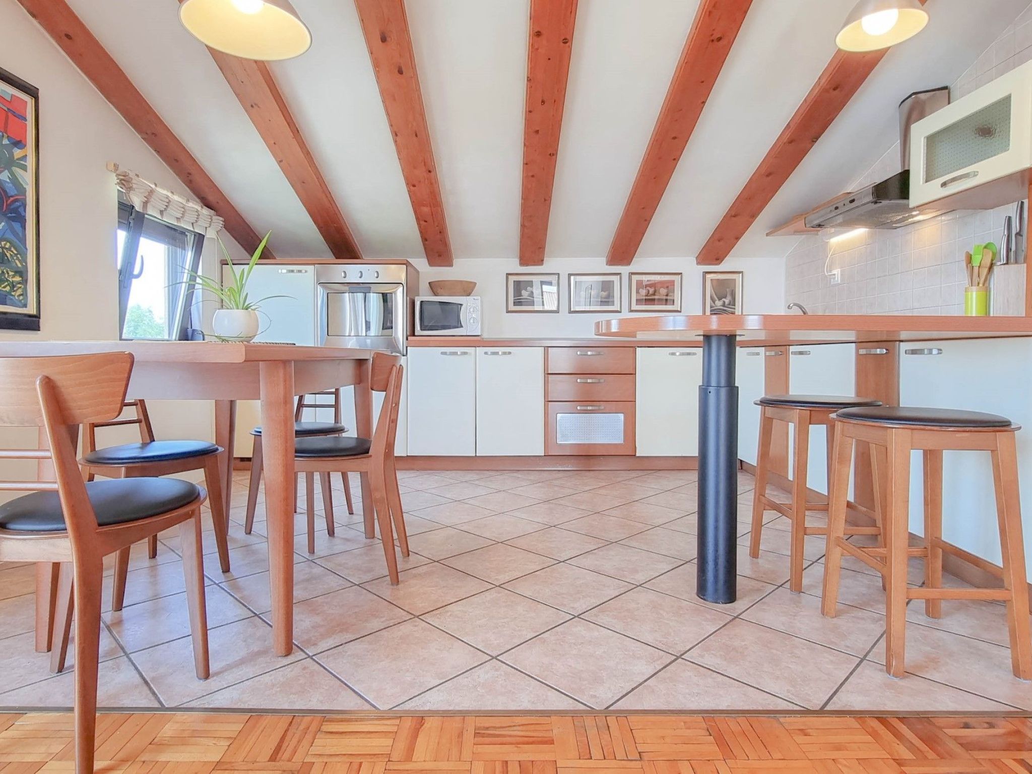 "Nina" mit Blick auf das Wasser-Binnen