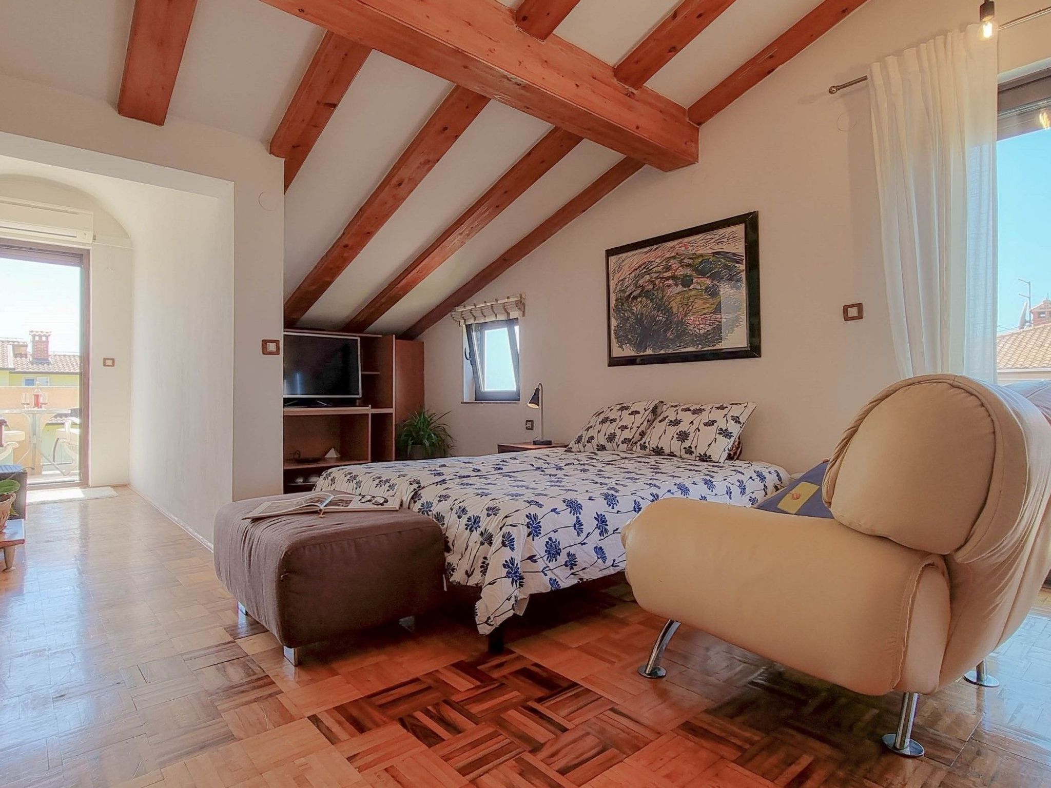 "Nina" mit Blick auf das Wasser-Binnen