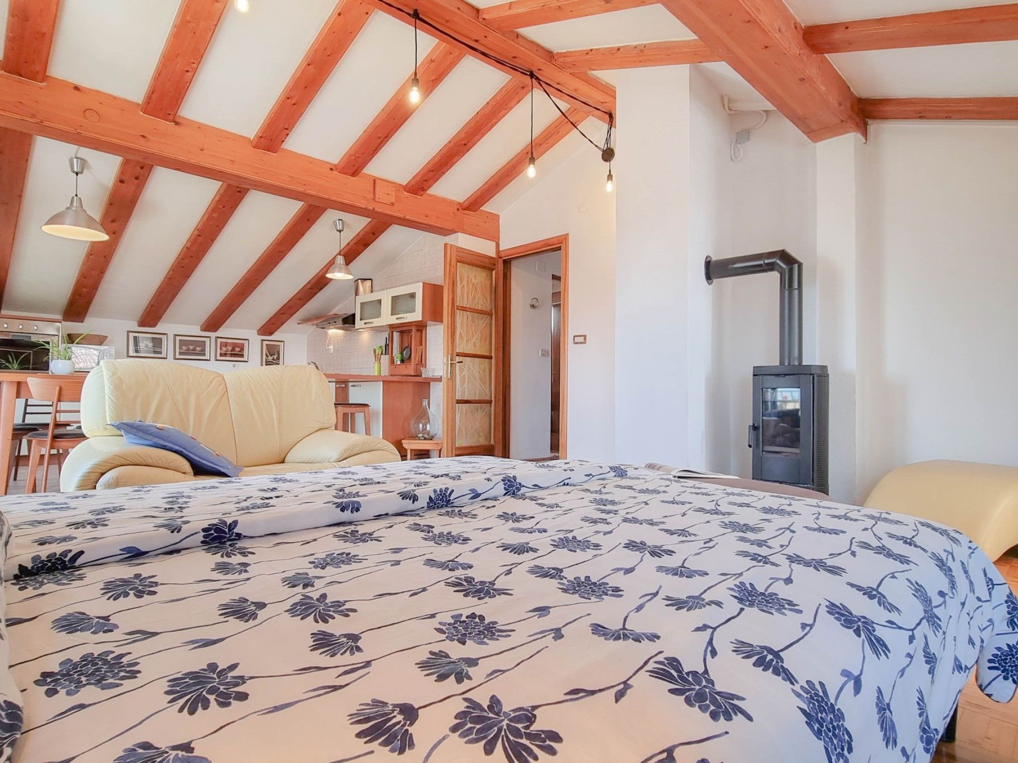 "Nina" mit Blick auf das Wasser-Binnen