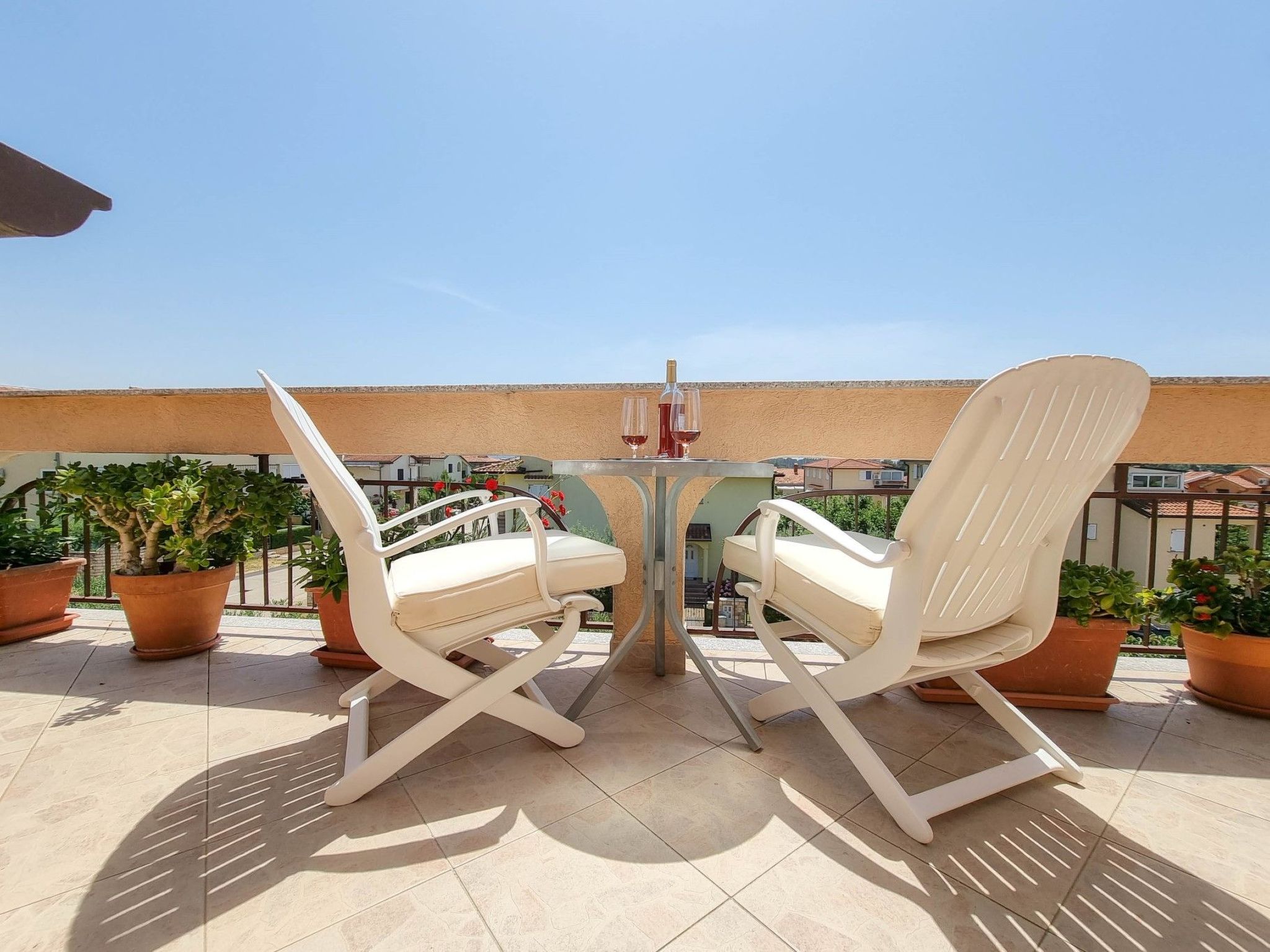 "Nina" mit Blick auf das Wasser-Image-tags.info