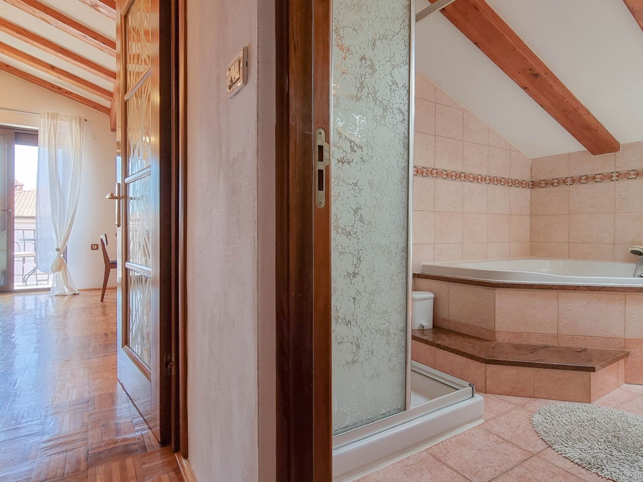 "Nina" mit Blick auf das Wasser-Binnen